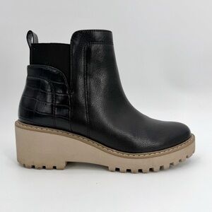 DV Dolce Vita Boots Womens 7.5 Black RIELLE Chelsea Bootie Lug Sole Faux Leather